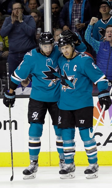 Sharks spoil Marleau's return with 3-2 win over Maple Leafs (Oct 30, 2017)